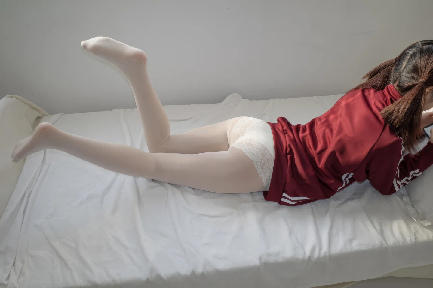 森萝财团_小夜_No_001_内部010_40D闪闪舍宾袜_79P_821MB tg@simisebaisi 【丝足阁】008.webp